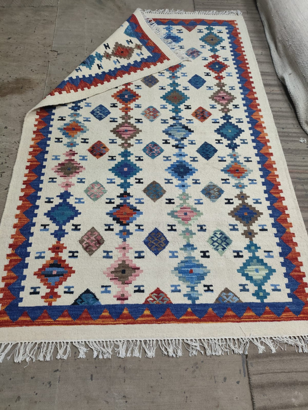 Handwoven Wool Dari Rug – White Geometric Kilim Area Rug