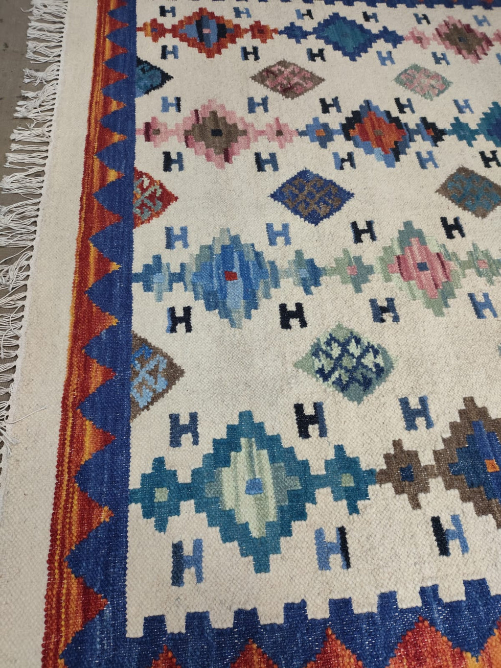 Handwoven Wool Dari Rug – White Geometric Kilim Area Rug