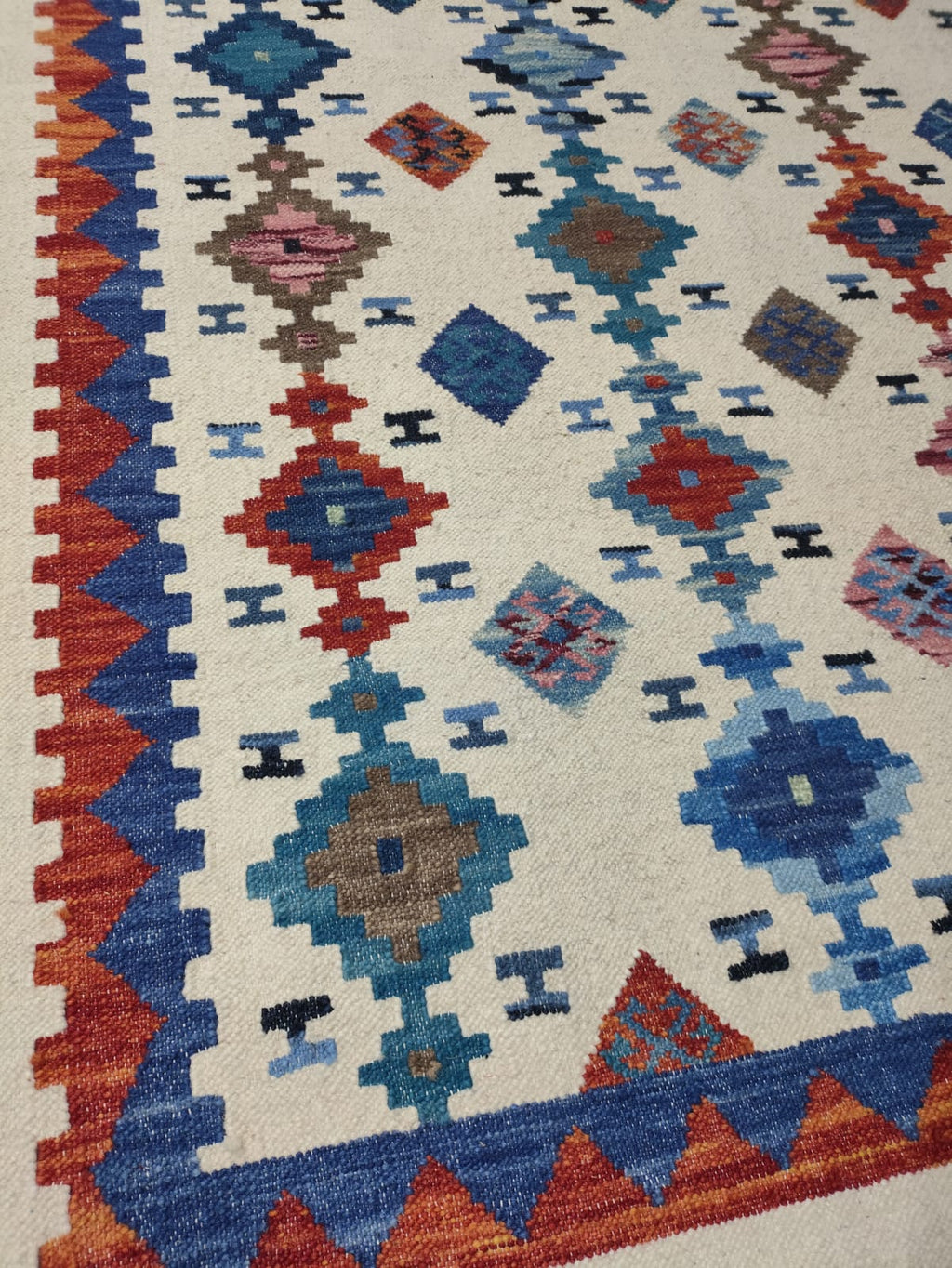 Handwoven Wool Dari Rug – White Geometric Kilim Area Rug