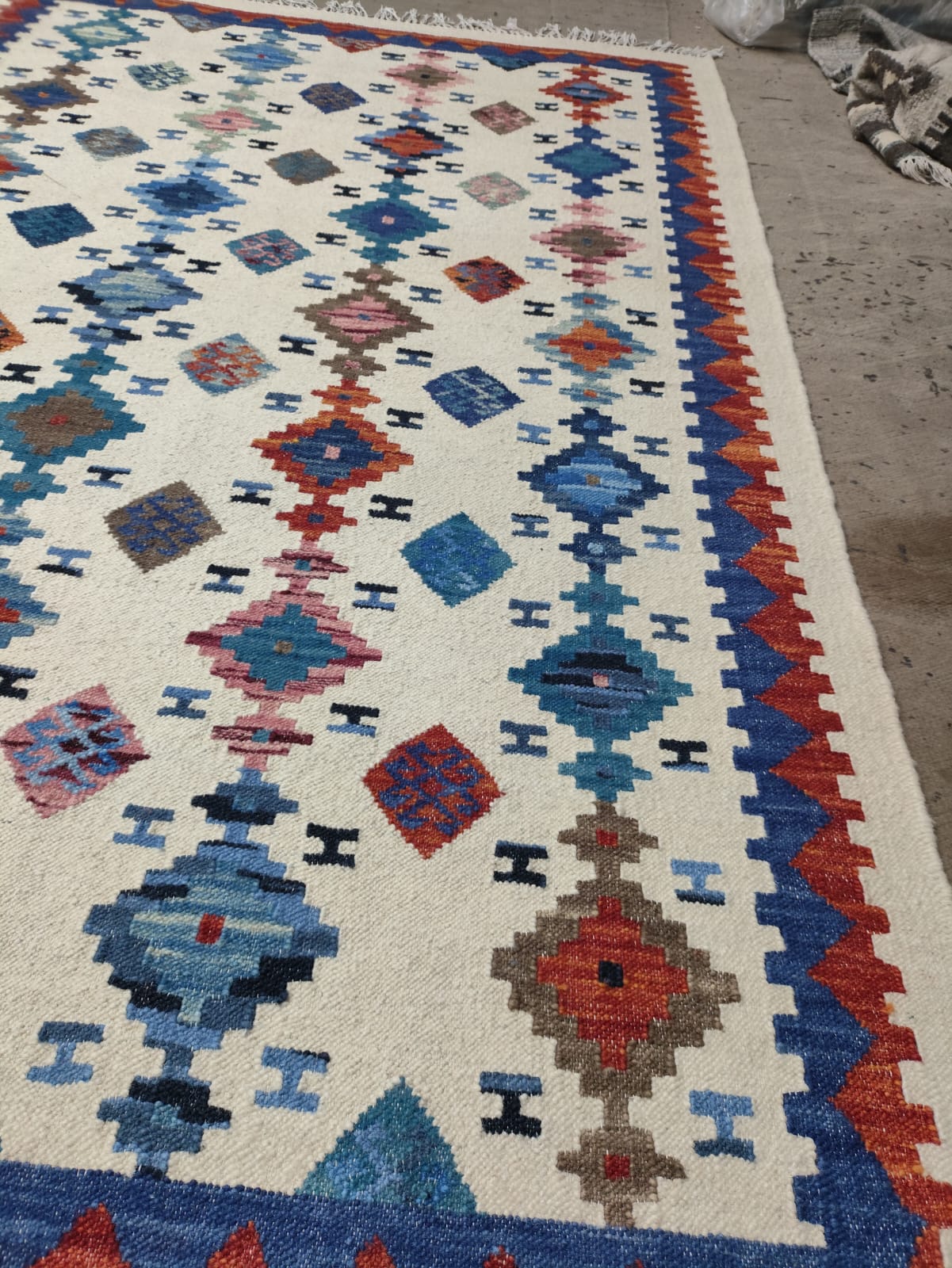 Handwoven Wool Dari Rug – White Geometric Kilim Area Rug