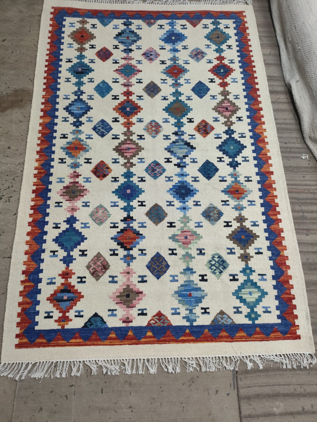 Handwoven Wool Dari Rug – White Geometric Kilim Area Rug