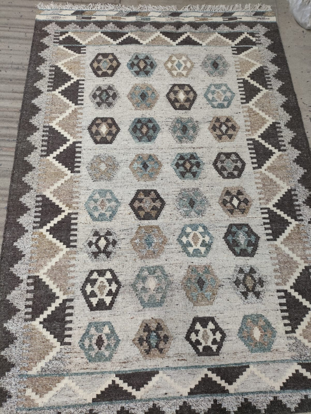 Handwoven Wool Dari Rug – Neutral Geometric Kilim Area Rug