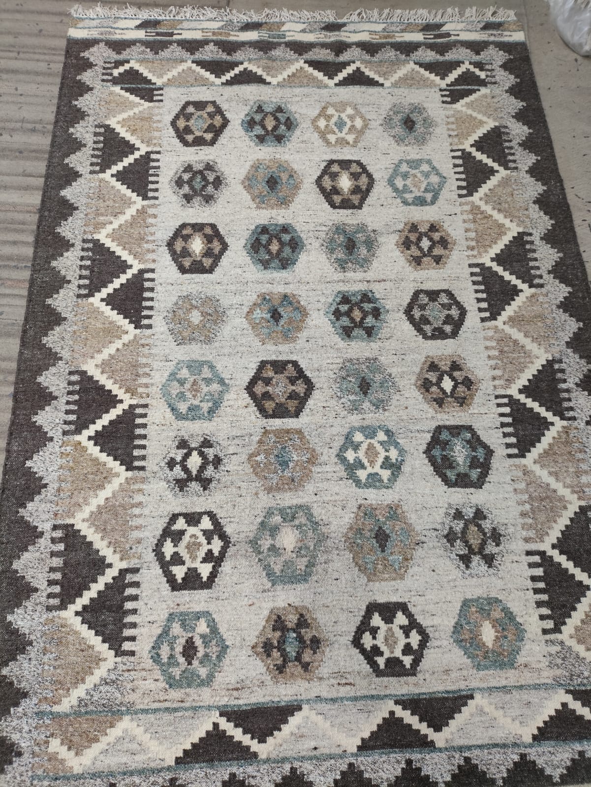 Handwoven Wool Dari Rug – Neutral Geometric Kilim Area Rug