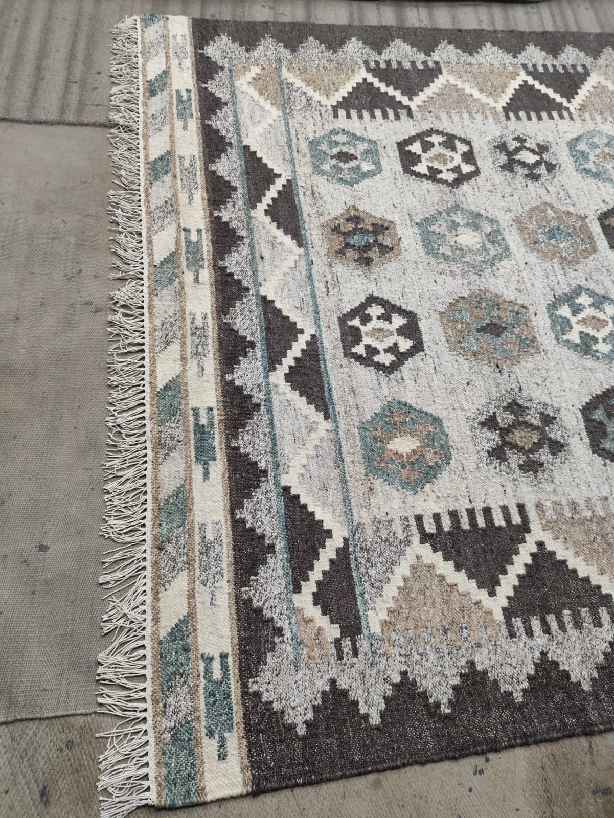 Handwoven Wool Dari Rug – Neutral Geometric Kilim Area Rug