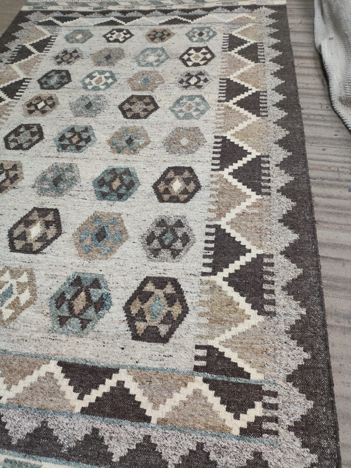 Handwoven Wool Dari Rug – Neutral Geometric Kilim Area Rug