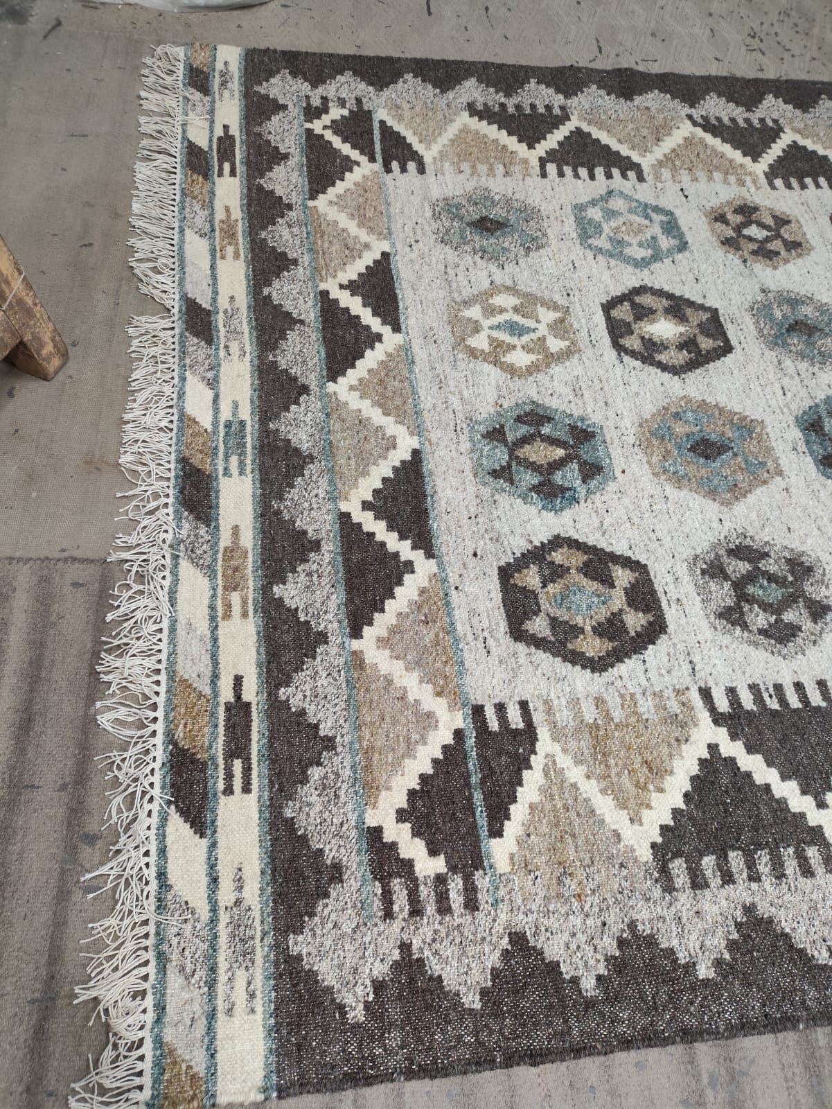 Handwoven Wool Dari Rug – Neutral Geometric Kilim Area Rug