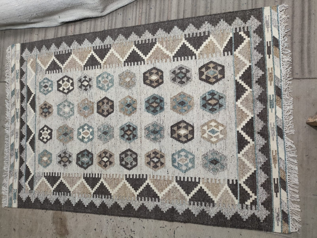Handwoven Wool Dari Rug – Neutral Geometric Kilim Area Rug