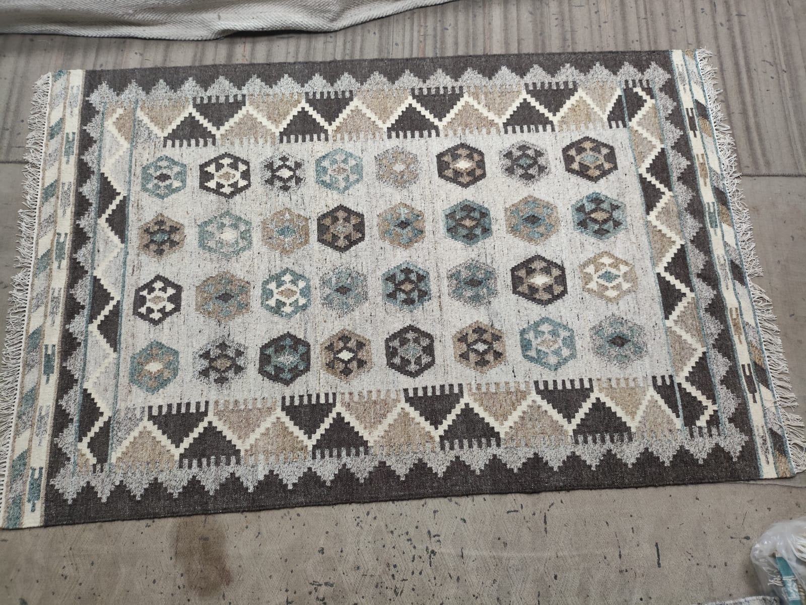 Handwoven Wool Dari Rug – Neutral Geometric Kilim Area Rug