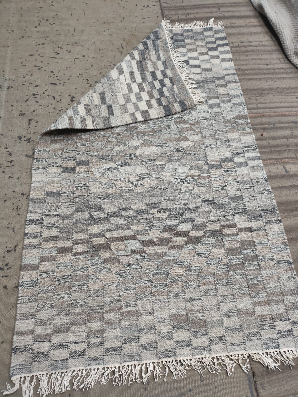 Handwoven Wool Dari Rug – Neutral Geometric Area Rug