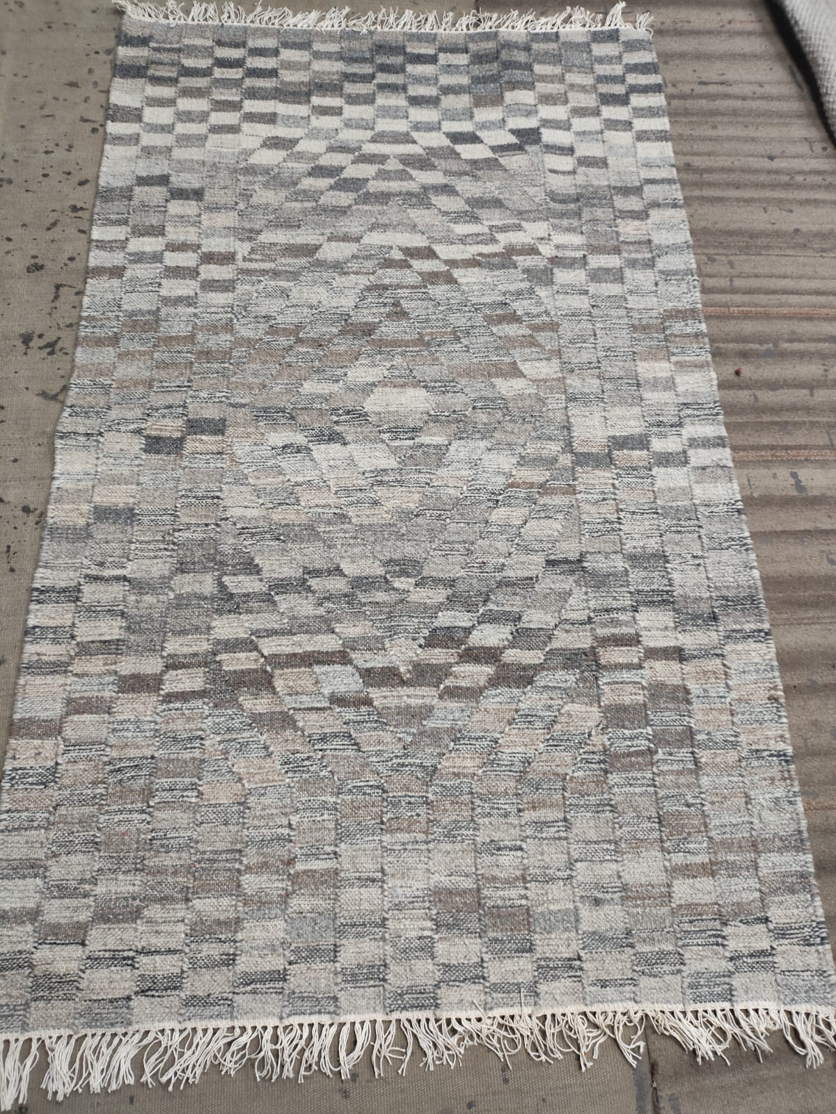 Handwoven Wool Dari Rug – Neutral Geometric Area Rug
