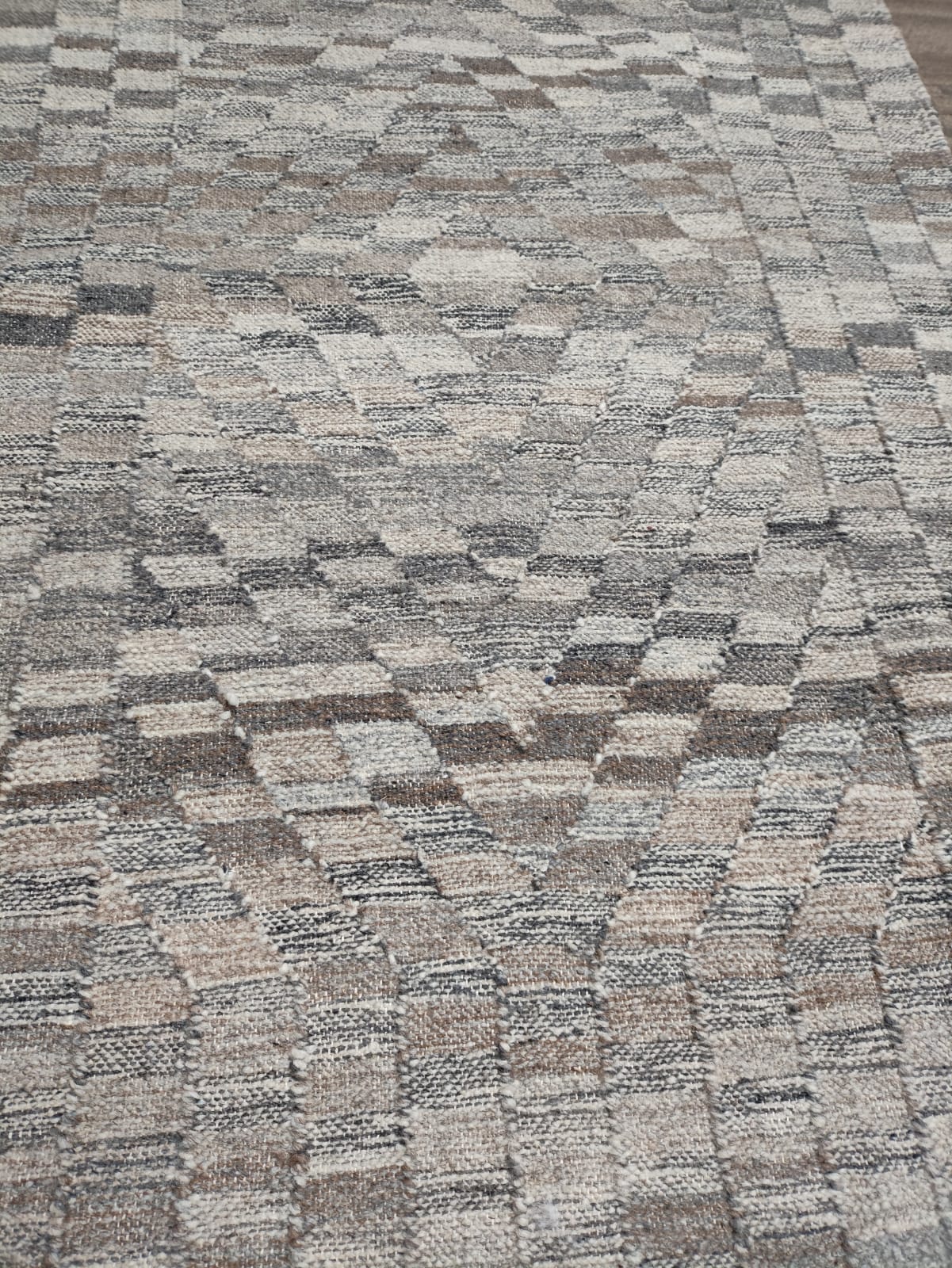 Handwoven Wool Dari Rug – Neutral Geometric Area Rug