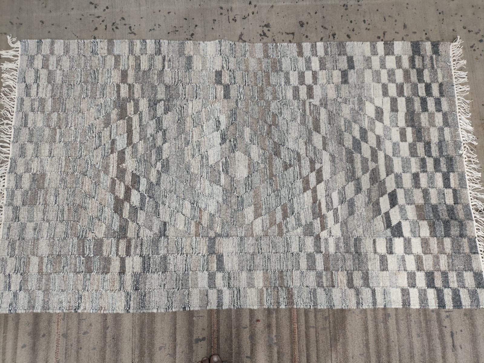 Handwoven Wool Dari Rug – Neutral Geometric Area Rug