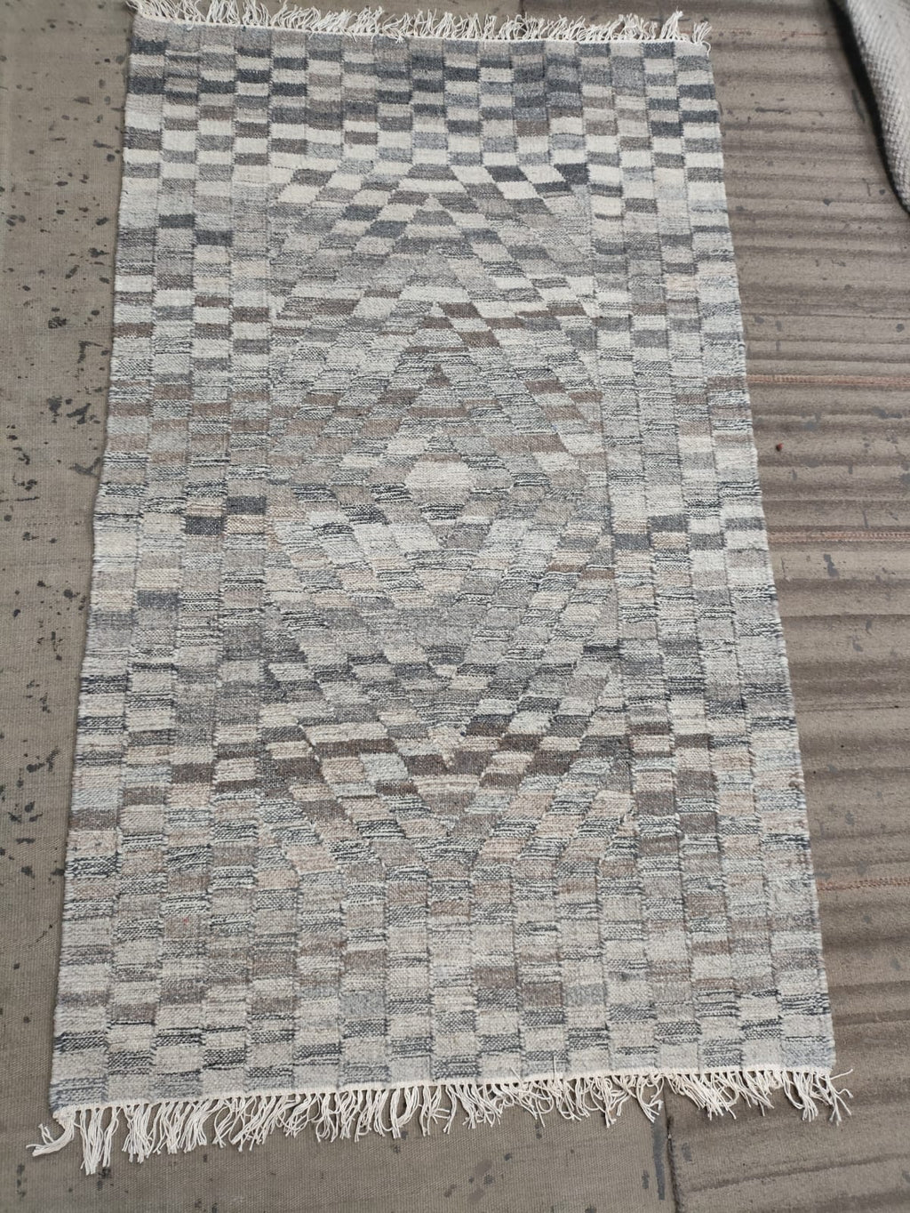 Handwoven Wool Dari Rug – Neutral Geometric Area Rug