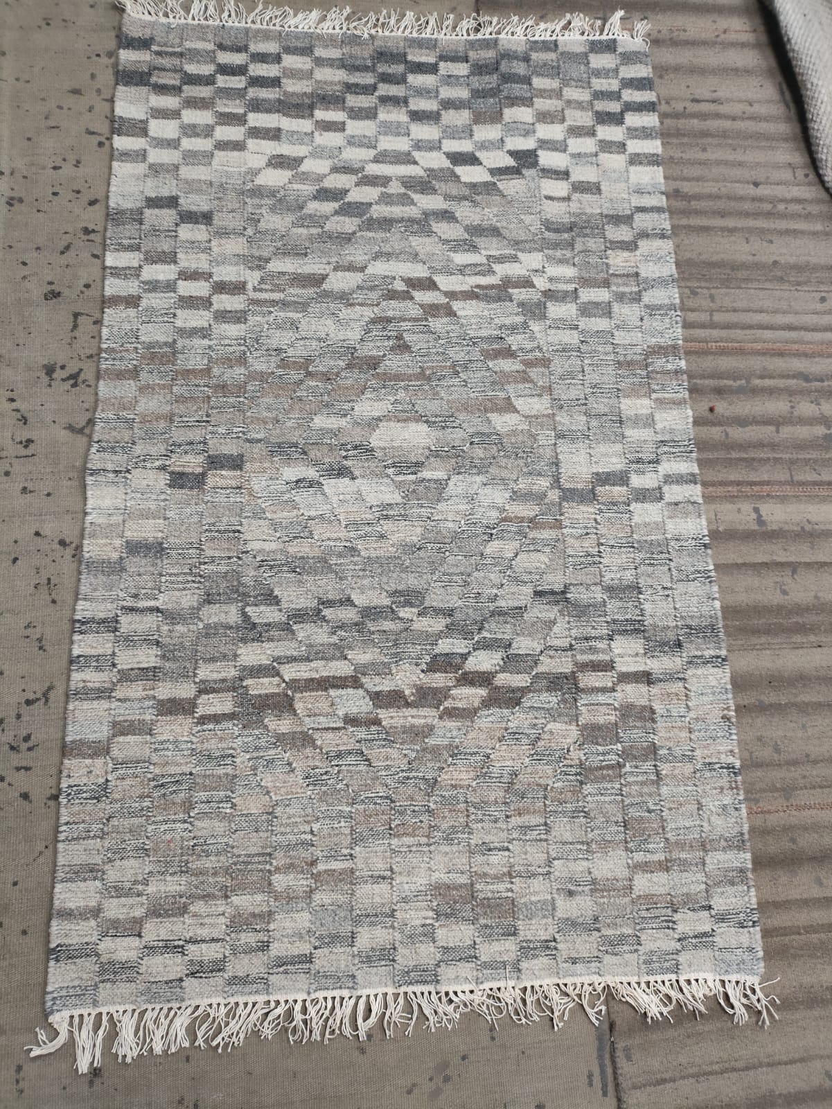 Handwoven Wool Dari Rug – Neutral Geometric Area Rug