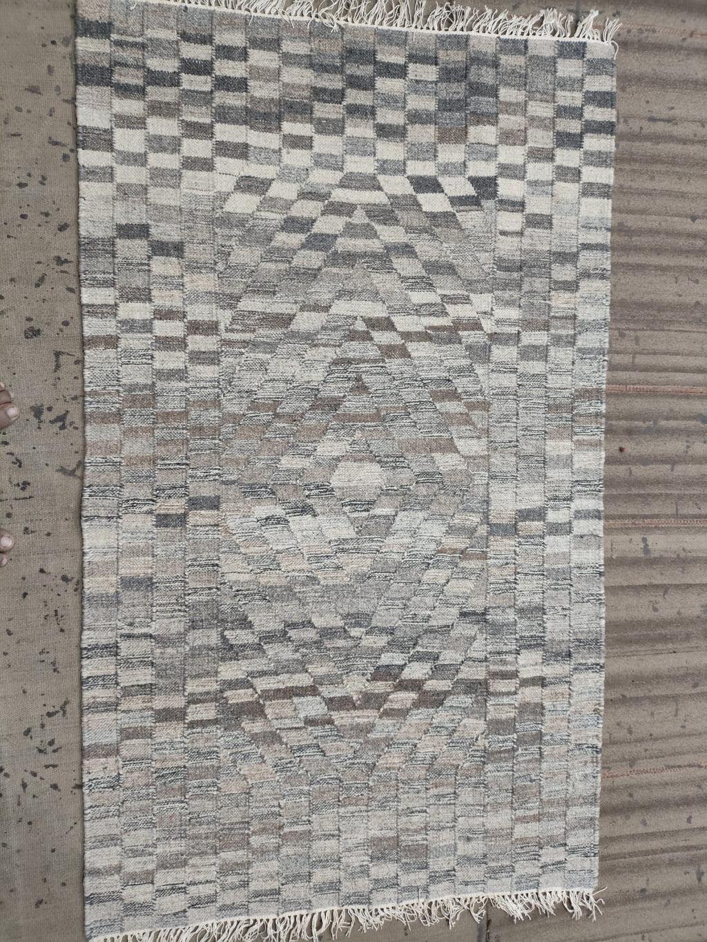 Handwoven Wool Dari Rug – Neutral Geometric Area Rug
