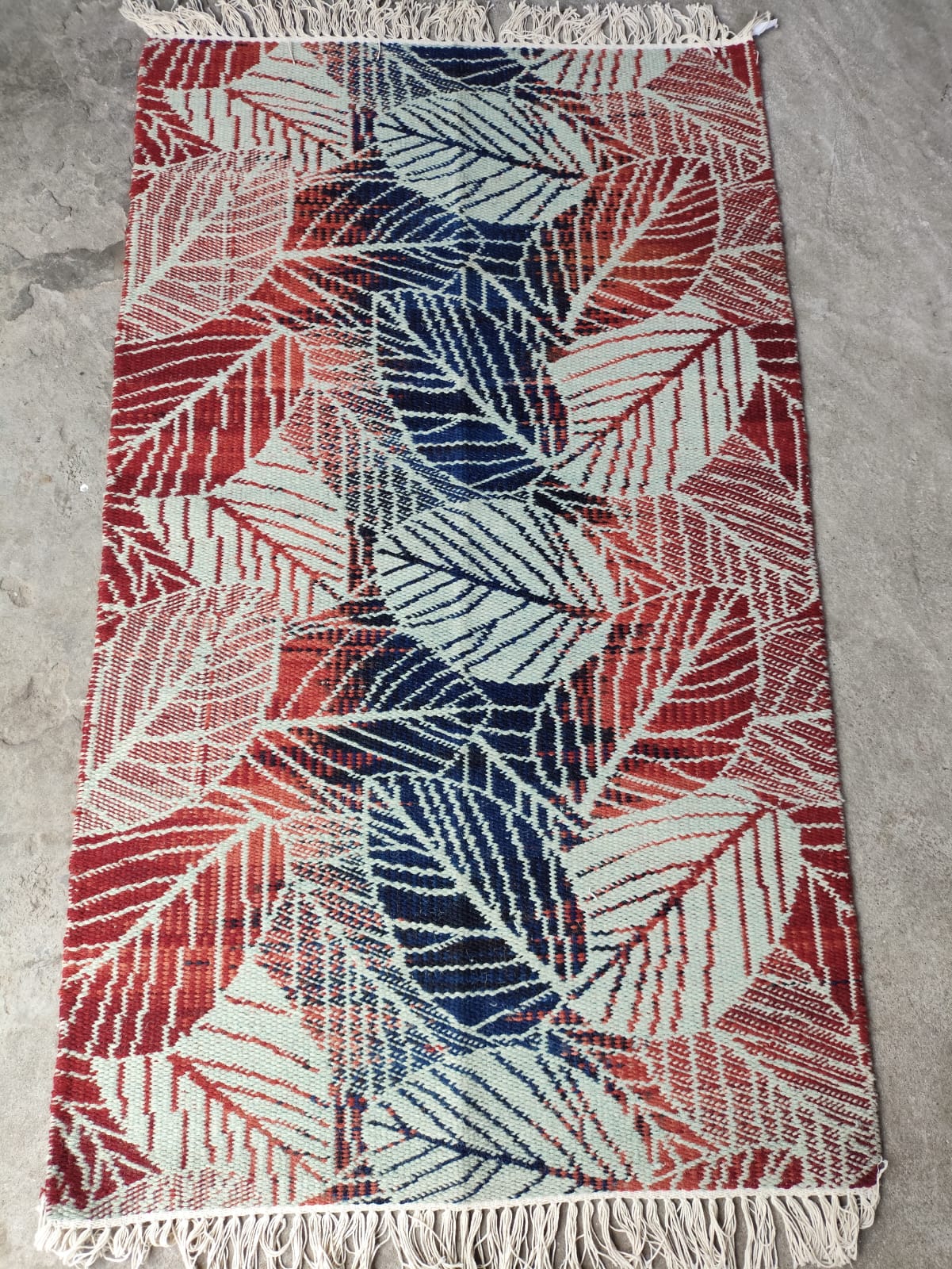 Handwoven Wool Dari Rug – Modern Leaf Pattern Area Rug