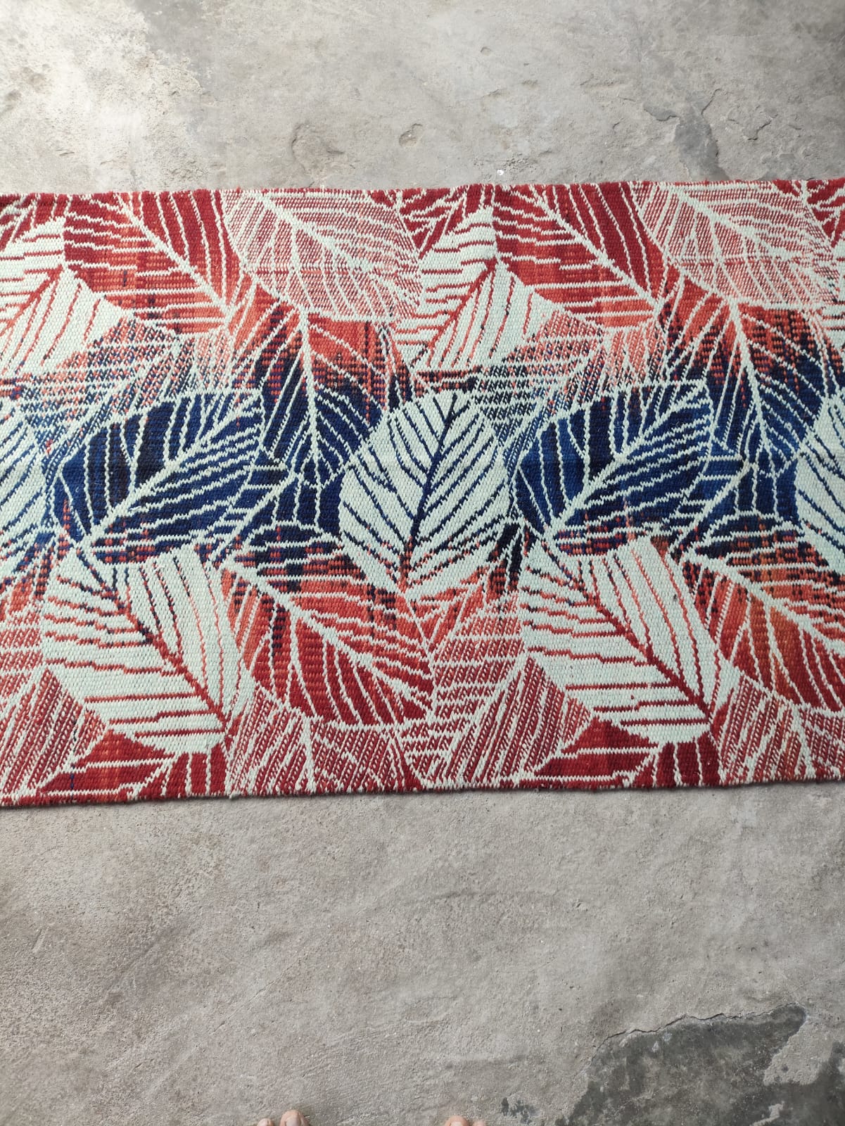 Handwoven Wool Dari Rug – Modern Leaf Pattern Area Rug